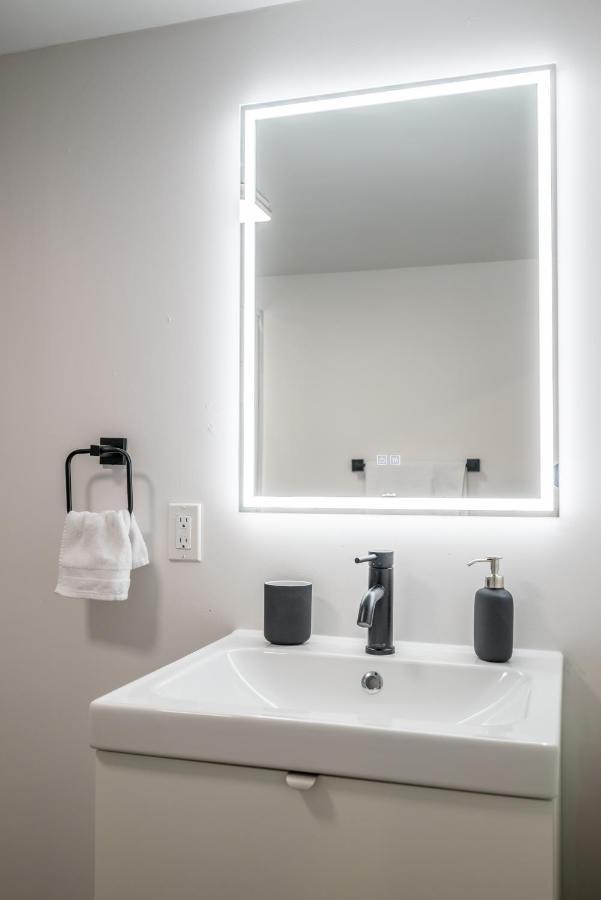 Modern Contemporary 2 Bedroom Suite Halifax Exterior foto